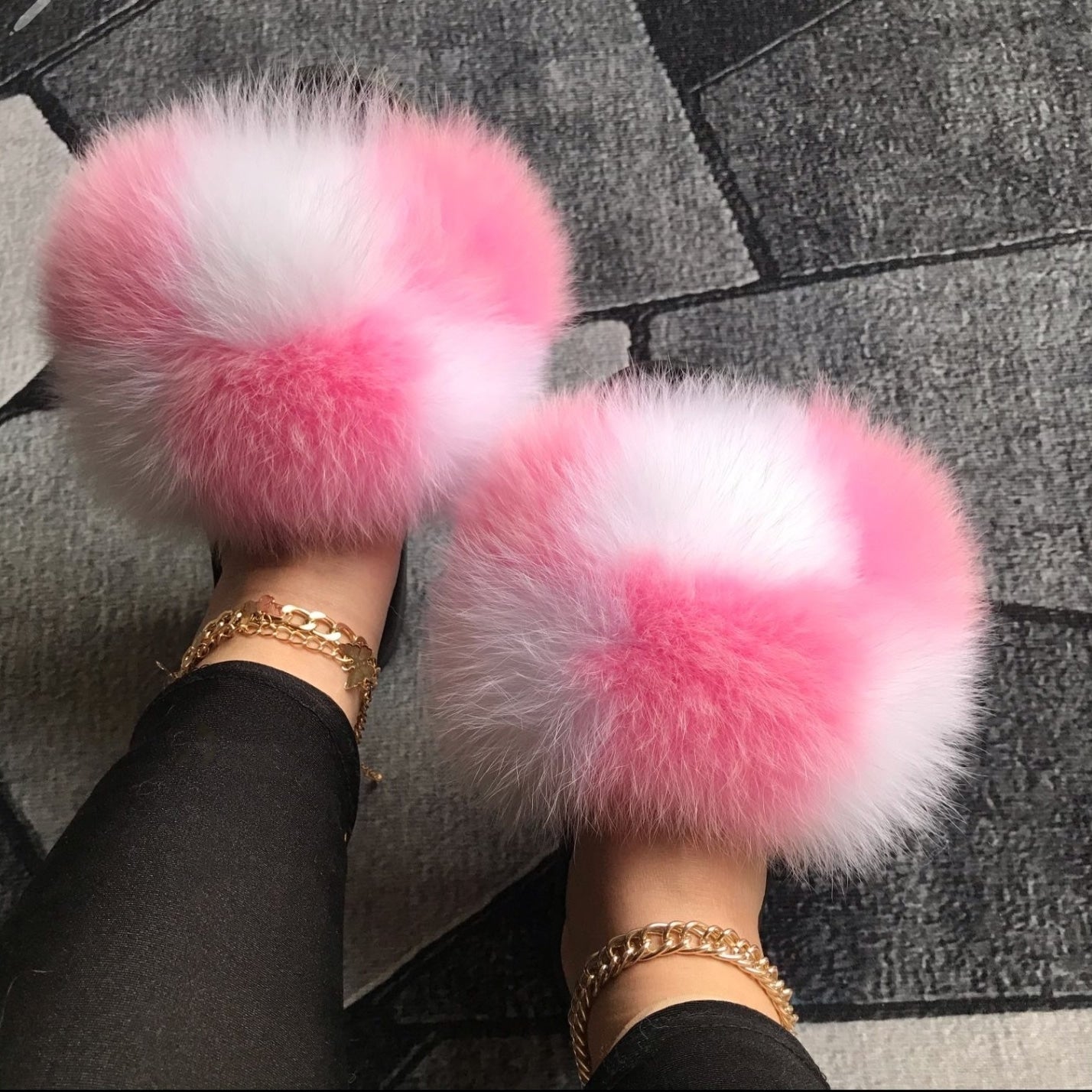TWO-TONE COLORED FUR SLIDES