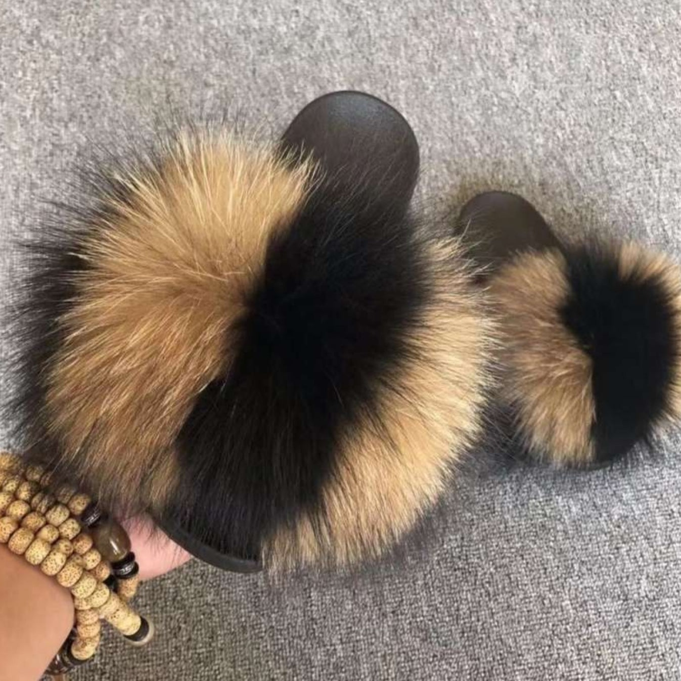 TWO-TONE COLORED FUR SLIDES